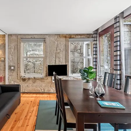 B. Places Apartamento Oporto