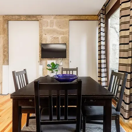B. Places Apartamento Oporto